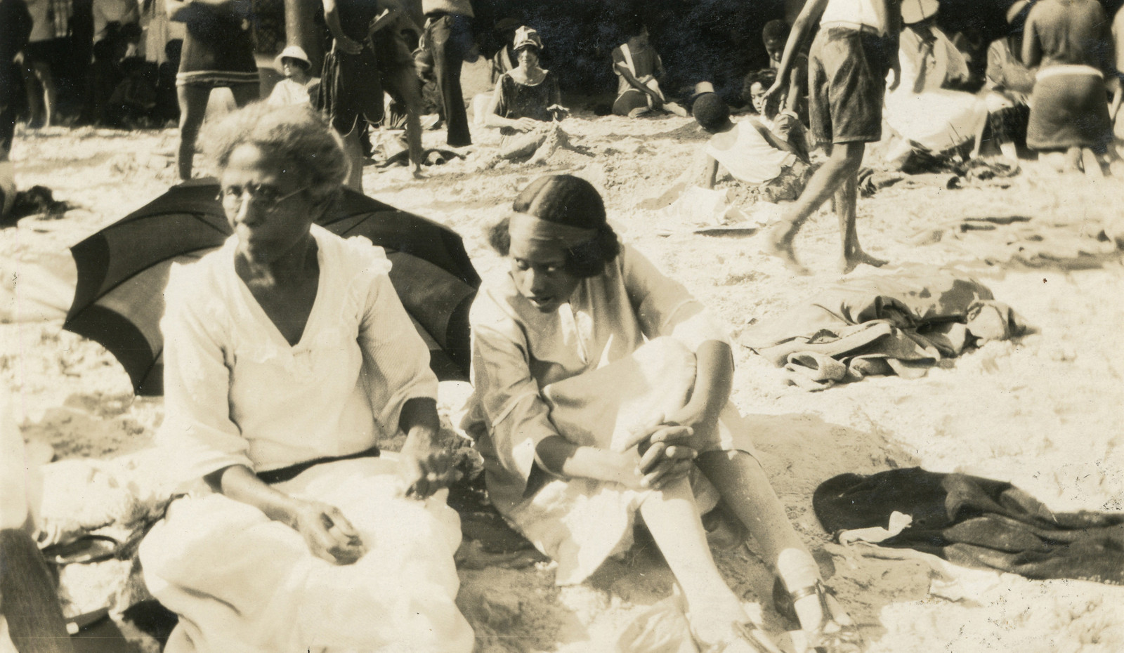 Atlantic City - Folks on Chickenbone Beach-2 - c 1928