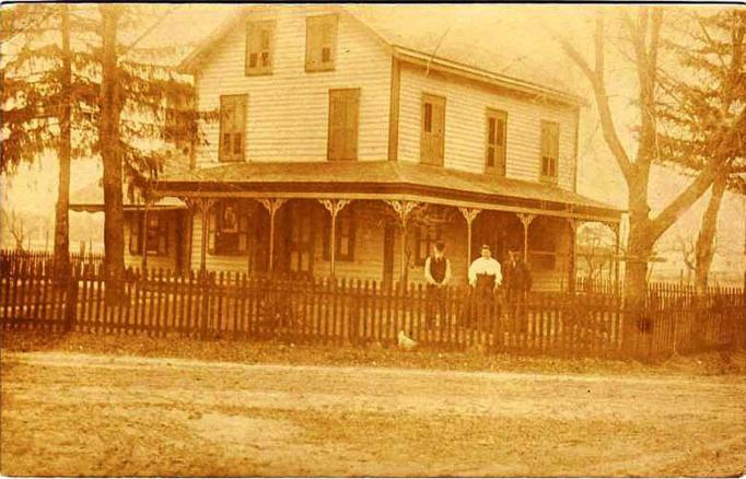 DaCosta - Boarding House and tenants - 4 April 1907 on back - b