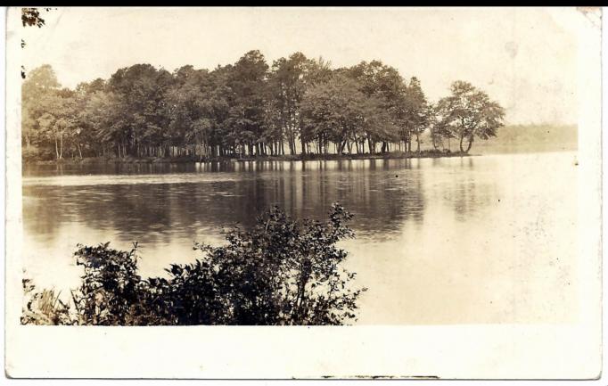 Medford Lakes - Lake view - b