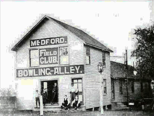 mdfrdFieldClubBowlingAlley