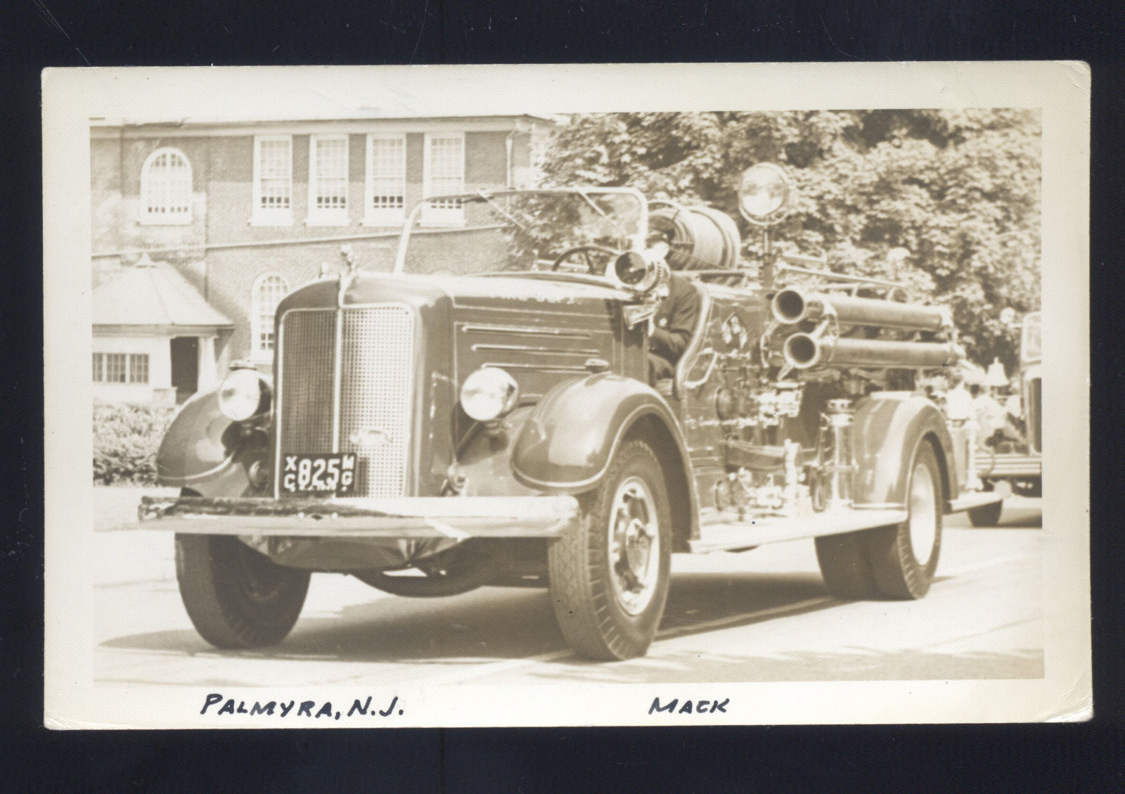 Palmyra - Old fire engine