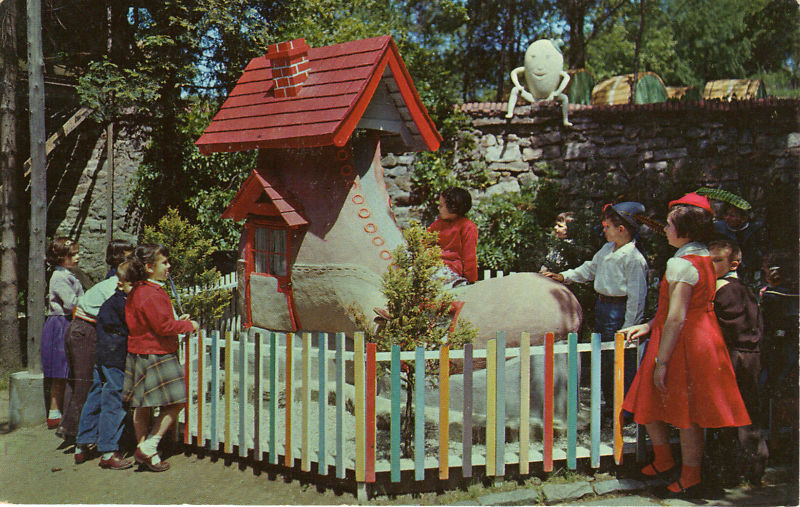 Hamburg - Gingerbread Castle - There was an old woman who lived in a shoe